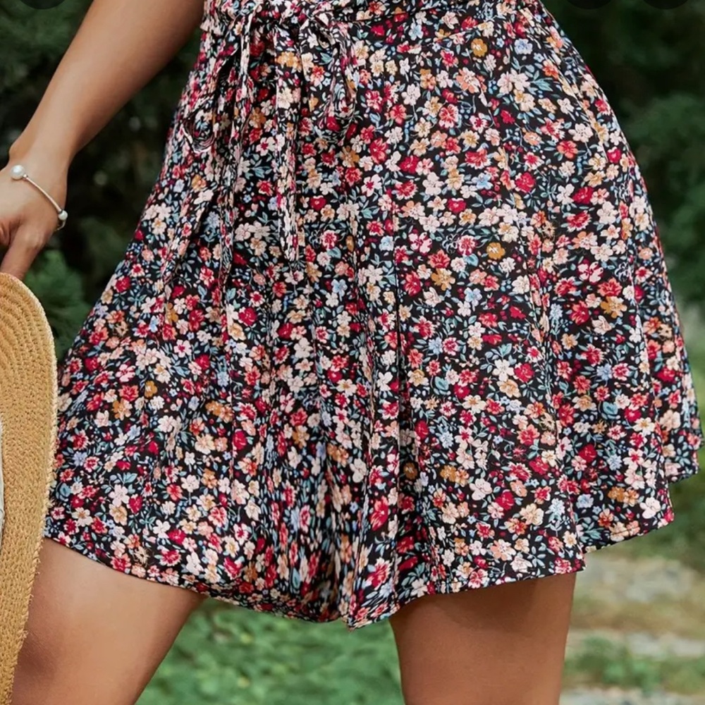 Floral flowy shorts